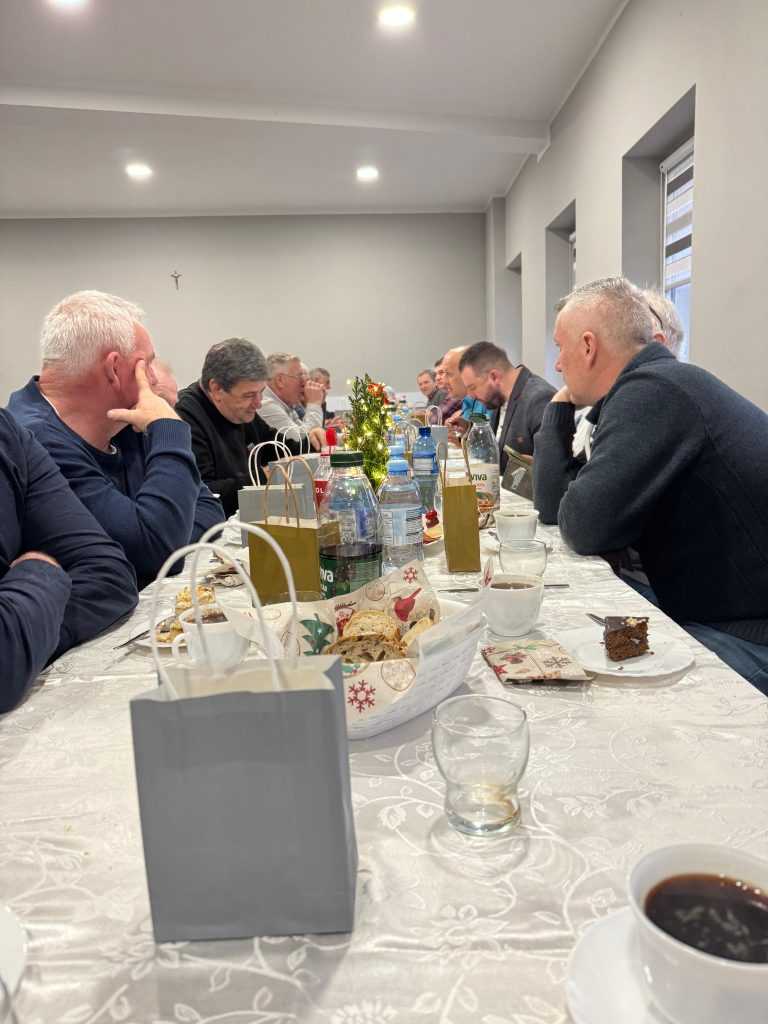 Świąteczne Spotkanie Pszczelarzy Branice: Podsumowanie Roku 12 WhatsApp Image 2025 12 14 at 17.56.09 1 1