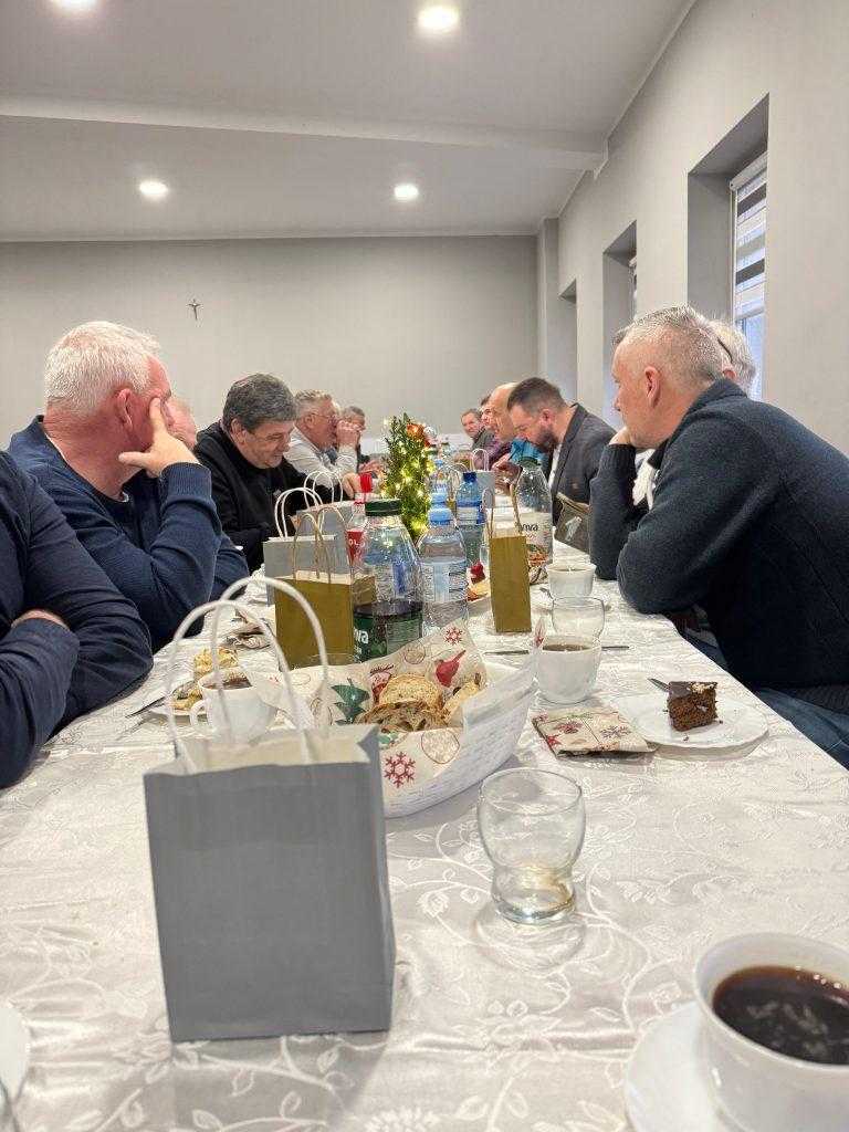 Świąteczne Spotkanie Pszczelarzy Branice: Podsumowanie Roku 7 WhatsApp Image 2025 12 14 at 17.56.09 1